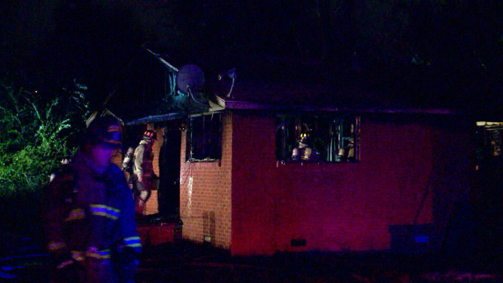Crews extinguish fire at SW Oklahoma City home    