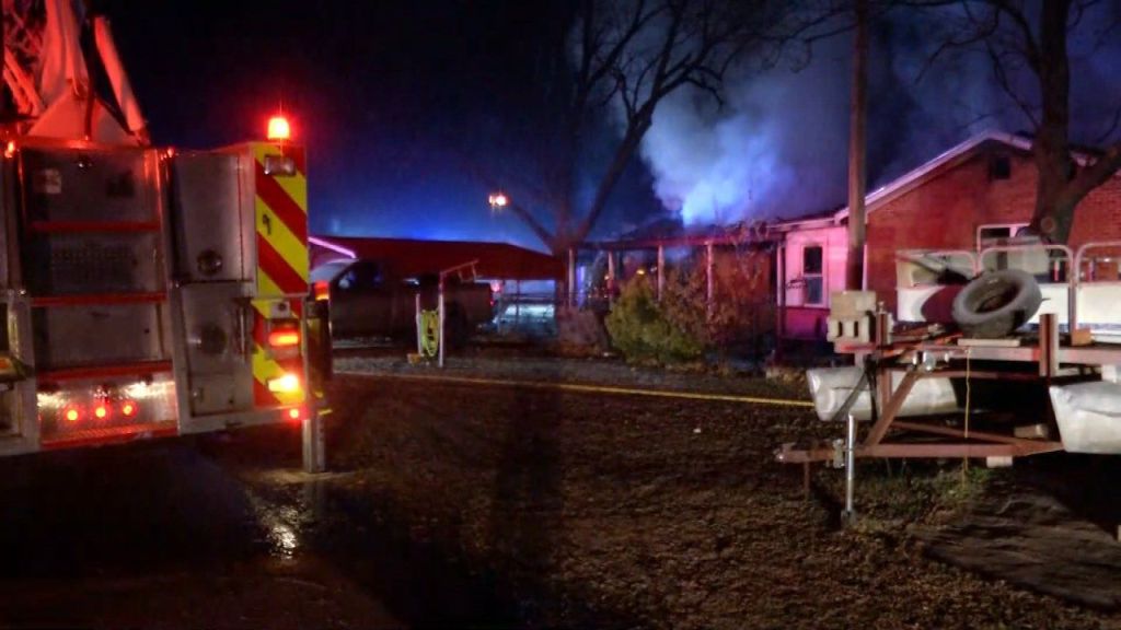 Early tuesday fire destroys collinsville home