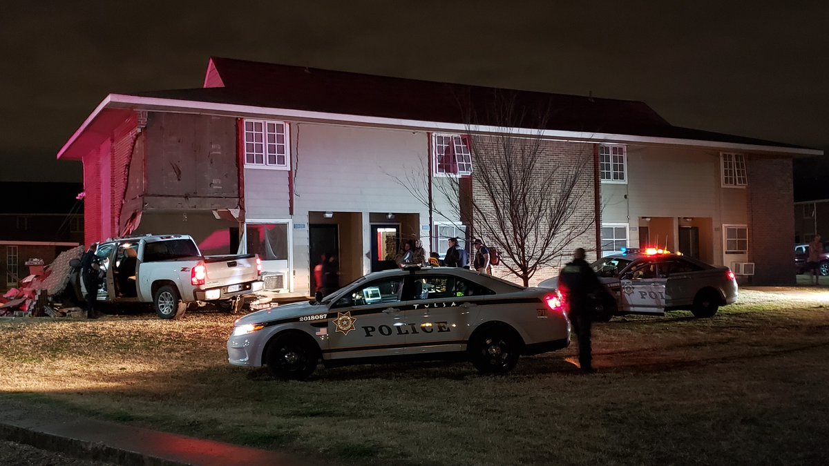 Tulsa police looking for suspect in chase