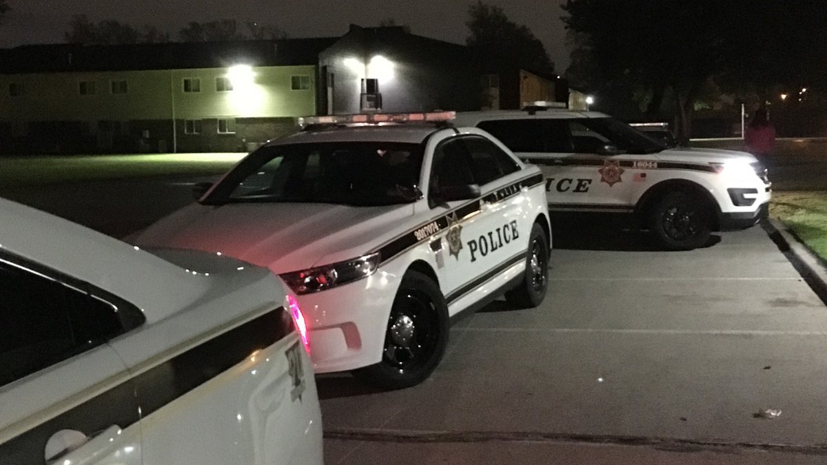 TPD officials confirm that homicide detectives are investigating a fatal shooting in west Tulsa.    