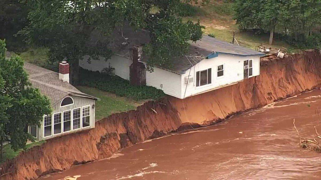 As house in Oklahoma falls into river as floodwaters rise    