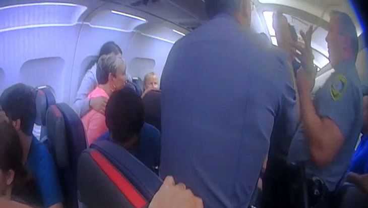 Drunken passenger removed from plane after flight makes emergency stop 