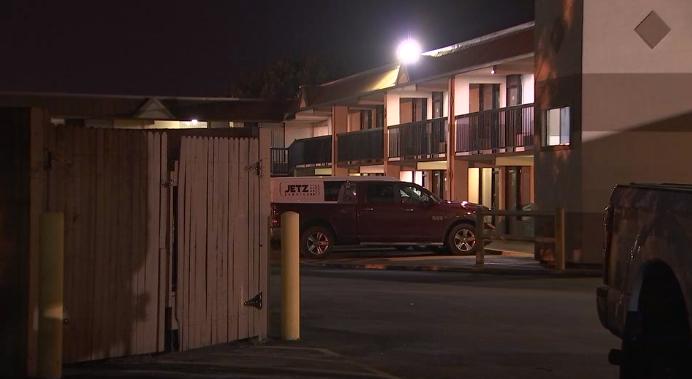 Man robbed, stabbed at north Tulsa hotel    