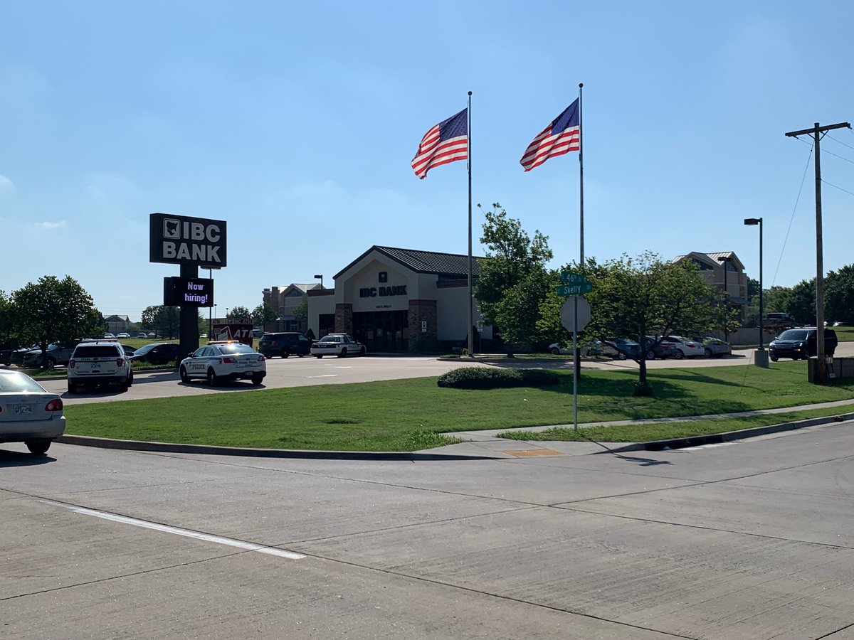 Tulsa police are searching for a suspect accused of threatening a bank with a bomb.    