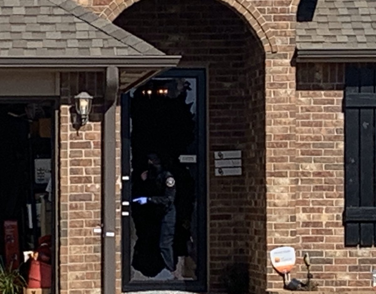 OKCPD have identified the victim in this morning's shooting at 7-11 as 63 yo Ross Garrett. The suspect is 39 yo Justin Anderson
