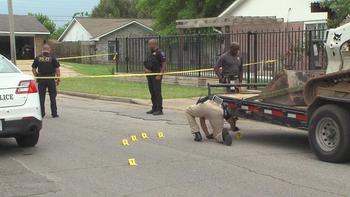 Tulsa Police is searching for the suspect(s) responsible for shooting two juveniles in the head near 7th and Garnett. TPD says the juveniles are thankfully expected to survive. The suspect is described as a thin man, with slicked back hair and about 6-feet-tall