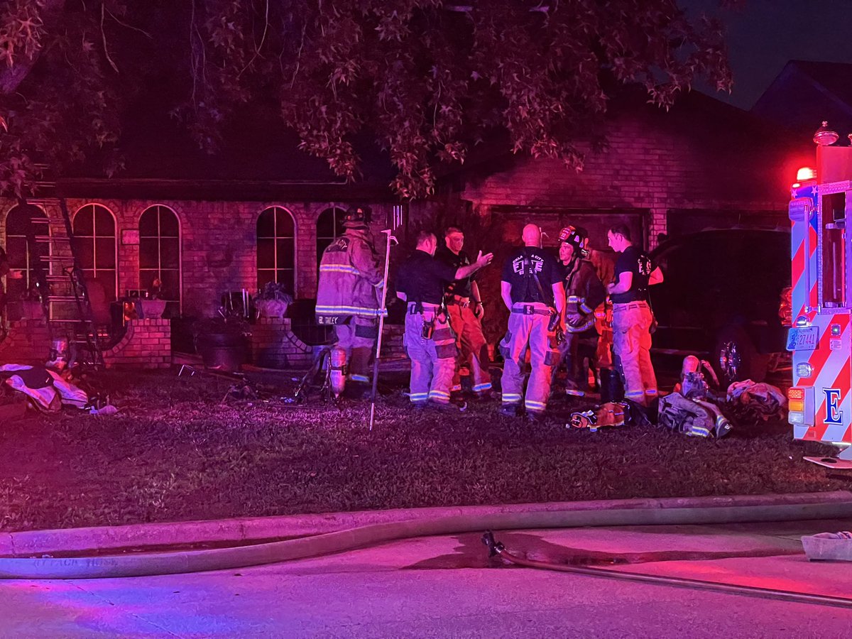 @OKCFD is investigating what led up to this house fire on the cities NW side. This call originated as a smoke investigation, that was quickly upgraded to a house fire once Engine 15 arrived with heavy fire showing from the garage. No injuries reported. 