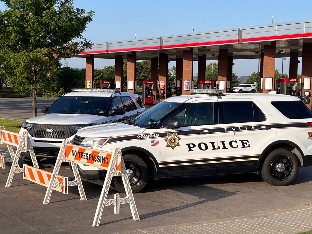 @TulsaPolice say one person is dead after an early morning shooting at the Gilcrease Quiktrip. Suspect is in custody. 