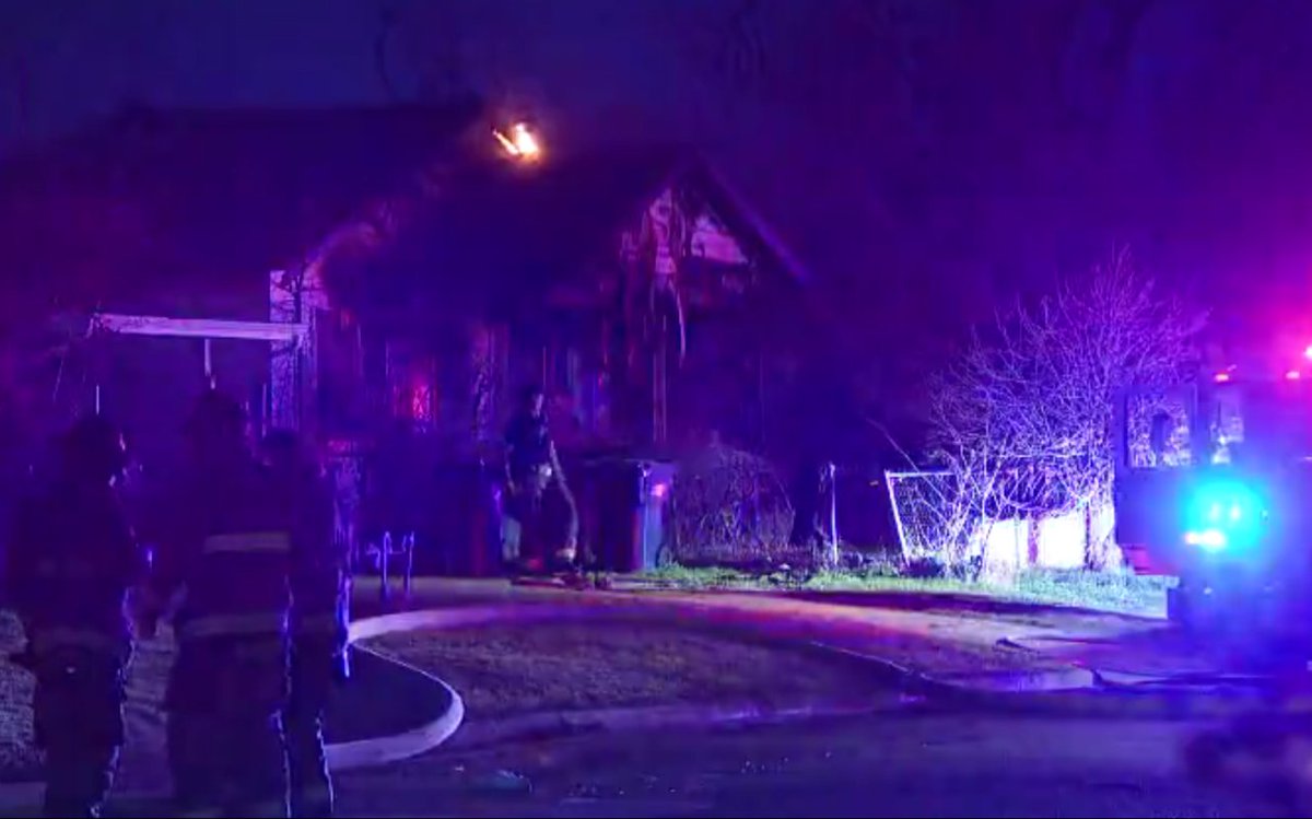 Firefighters battle house fire in SE Oklahoma City